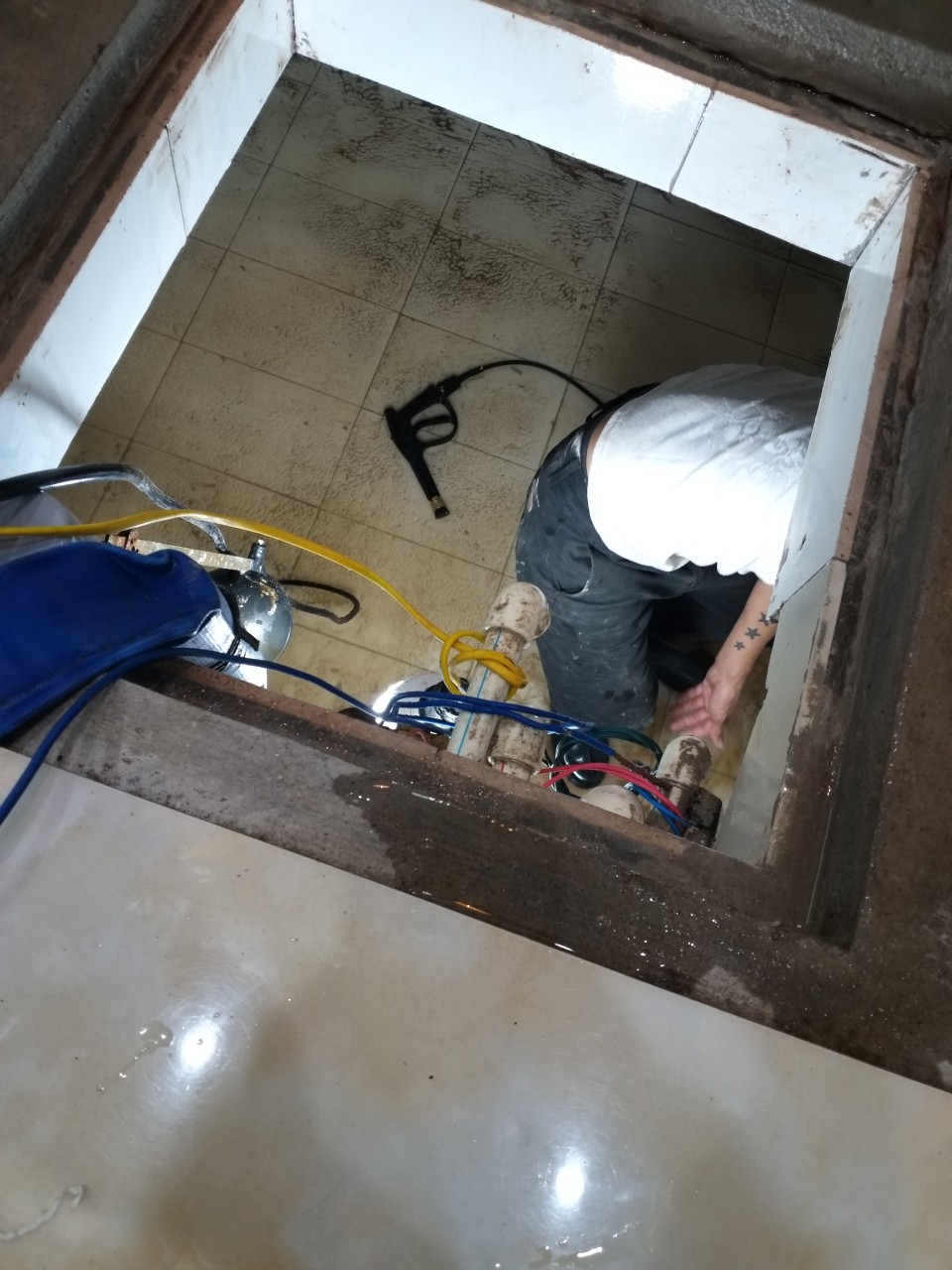 Thau rưa bể nước sạch tại Hà Nôi -Giải pháp an toàn cho nguồn nước gia đình bạn
